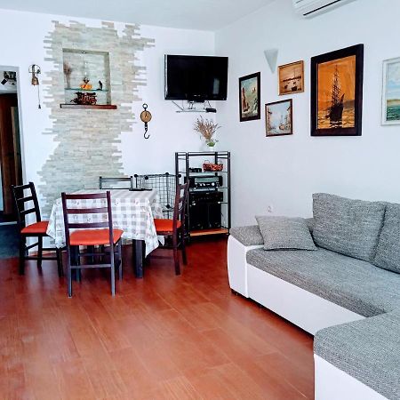 Harbour-Side Apartment With Beautiful Terrace พอดโกรา ภายนอก รูปภาพ