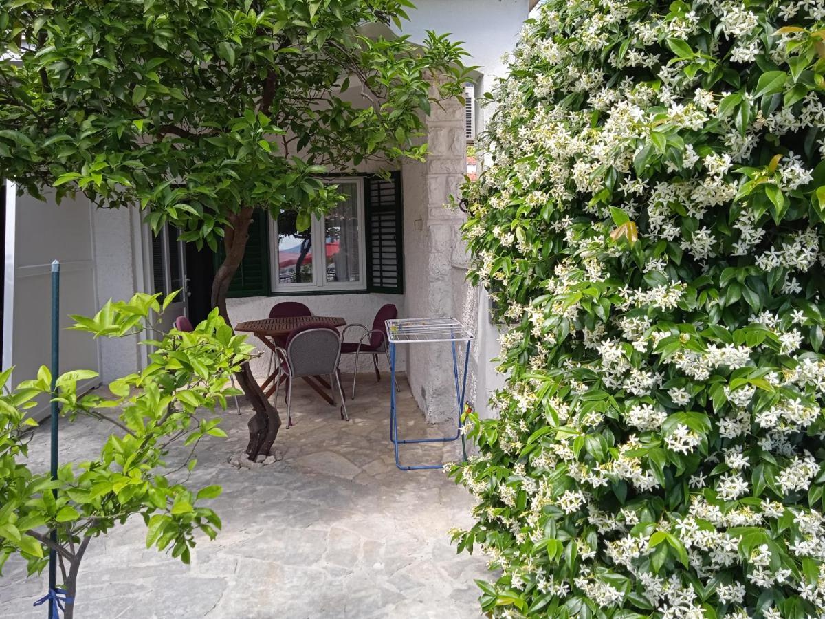 Harbour-Side Apartment With Beautiful Terrace พอดโกรา ภายนอก รูปภาพ