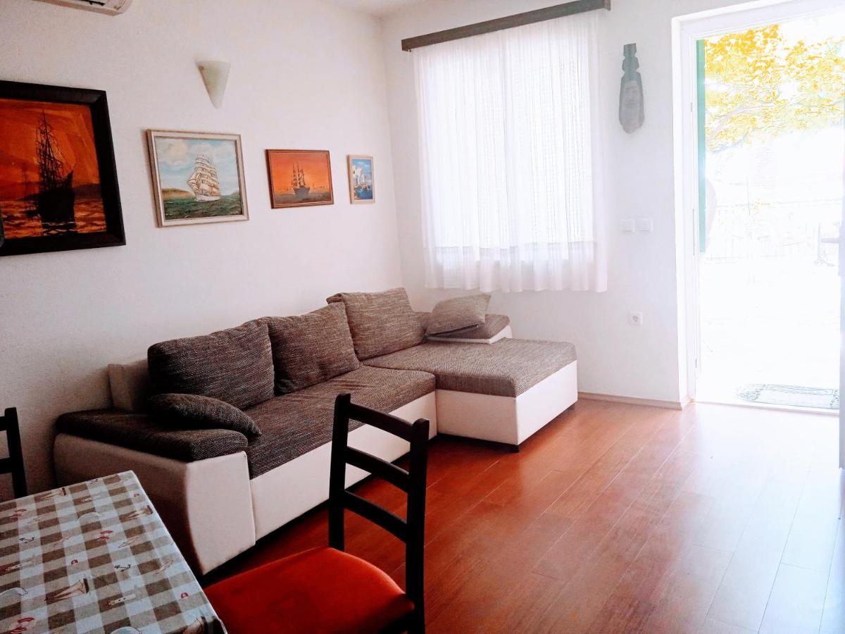 Harbour-Side Apartment With Beautiful Terrace พอดโกรา ภายนอก รูปภาพ