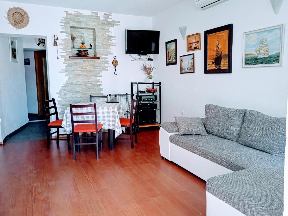 Harbour-Side Apartment With Beautiful Terrace พอดโกรา ภายนอก รูปภาพ