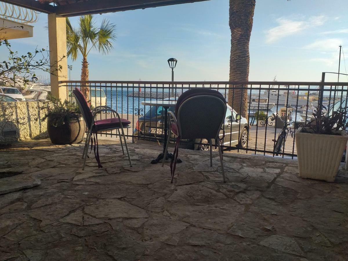 Harbour-Side Apartment With Beautiful Terrace พอดโกรา ภายนอก รูปภาพ